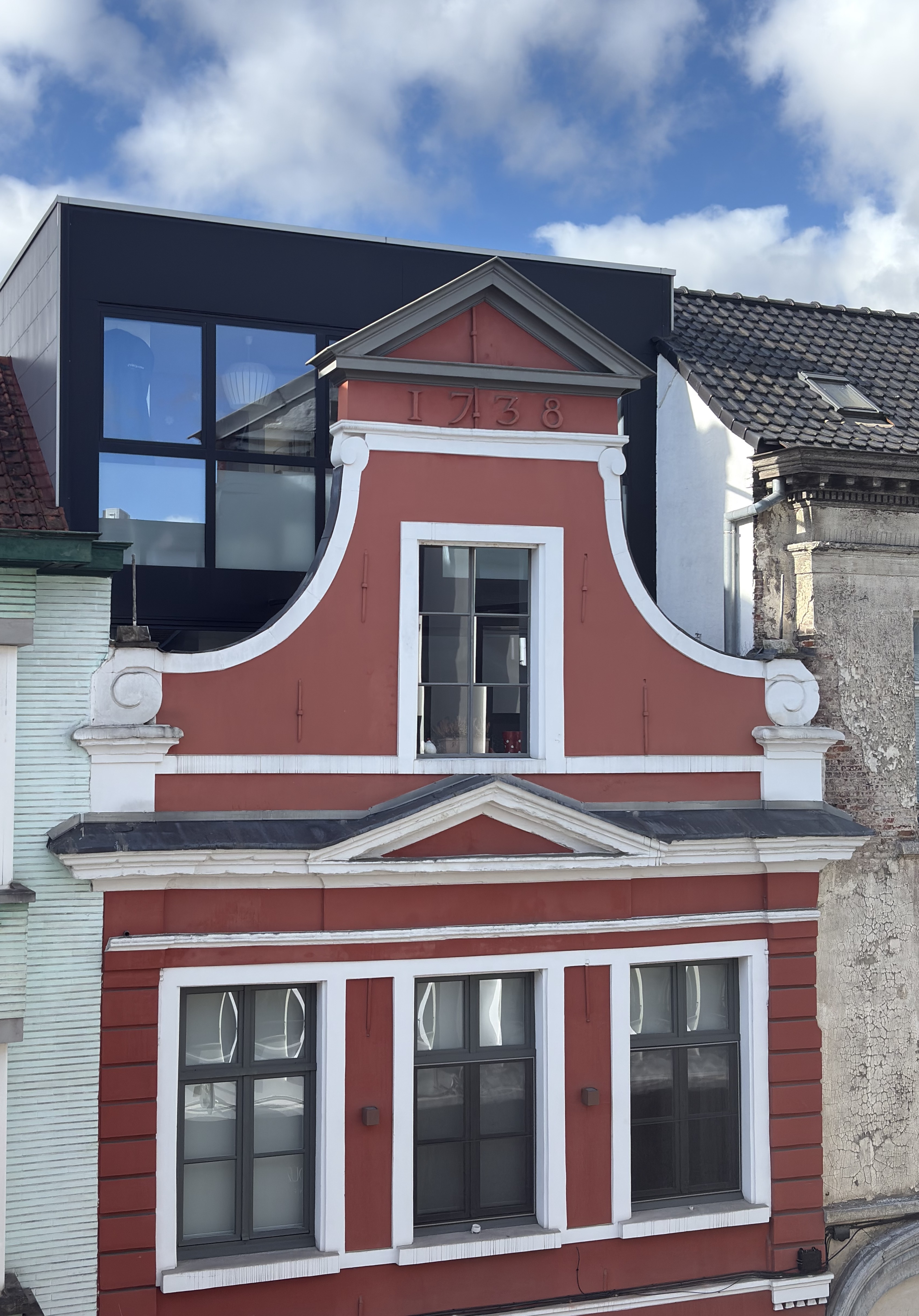 Detail van de historische voorgevel